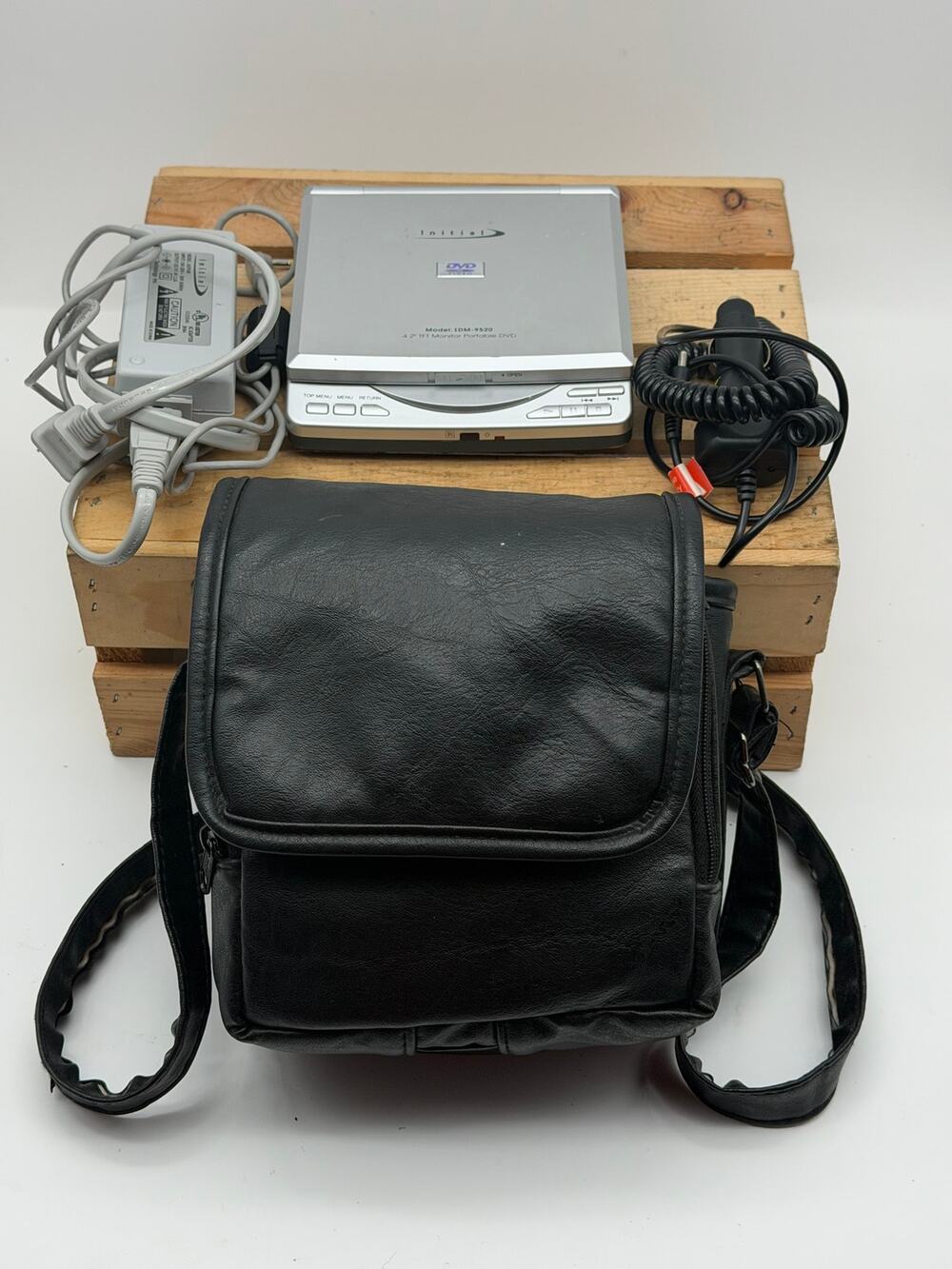 Initial IDM-9520 Portable DVD Player Bundle w/AC/DC Adapters & Travel Bag-Tested